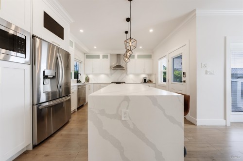 6709 216 Street, Langley, BC - Indoor Photo Showing Kitchen With Upgraded Kitchen