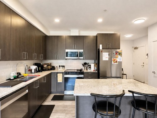 214-5504 Brydon Crescent, Langley, BC - Indoor Photo Showing Kitchen With Stainless Steel Kitchen With Double Sink With Upgraded Kitchen