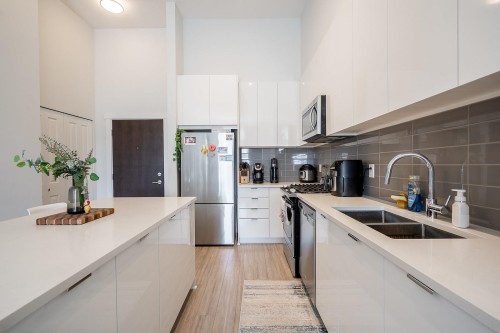 C620-8150 207 Street, Langley, BC - Indoor Photo Showing Kitchen With Double Sink