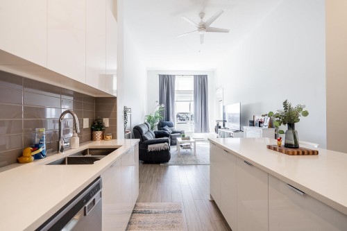 C620-8150 207 Street, Langley, BC - Indoor Photo Showing Kitchen With Double Sink