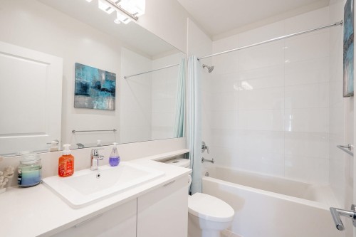C620-8150 207 Street, Langley, BC - Indoor Photo Showing Bathroom