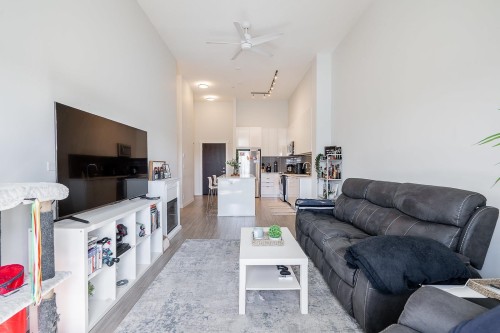 C620-8150 207 Street, Langley, BC - Indoor Photo Showing Living Room