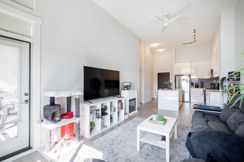 C620-8150 207 Street, Langley, BC - Indoor Photo Showing Living Room