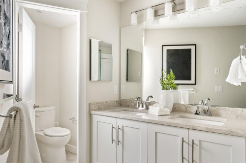 513-11058 132 Street, Surrey, BC - Indoor Photo Showing Bathroom