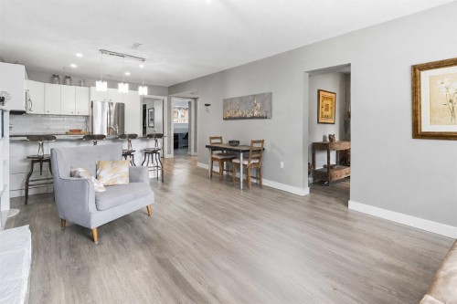 10520 Sunview Place, Delta, BC - Indoor Photo Showing Living Room