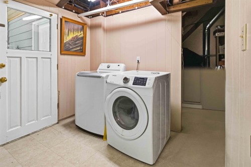 10520 Sunview Place, Delta, BC - Indoor Photo Showing Laundry Room