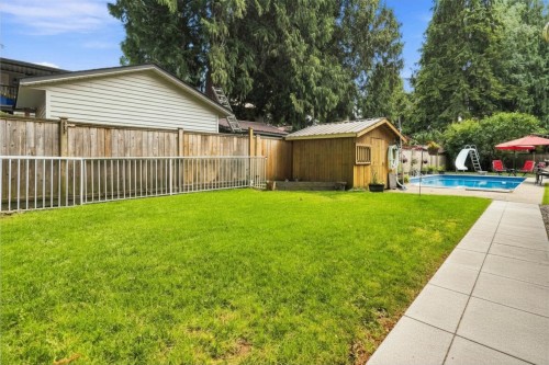 10520 Sunview Place, Delta, BC - Outdoor With In Ground Pool