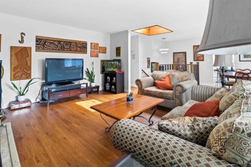 10520 Sunview Place, Delta, BC - Indoor Photo Showing Living Room