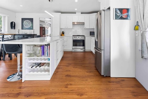 10520 Sunview Place, Delta, BC - Indoor Photo Showing Kitchen With Upgraded Kitchen