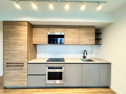 6XX-10448 University Drive Surrey, BC V3T 0S7