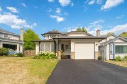 6842 137a Street Surrey, BC V3W 9S1