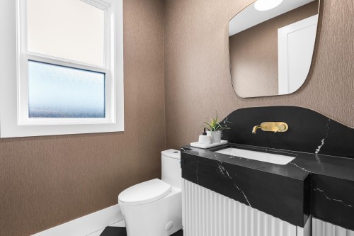 23709 40 Avenue, Langley, BC - Indoor Photo Showing Bathroom