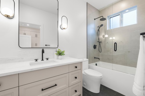 23709 40 Avenue, Langley, BC - Indoor Photo Showing Bathroom