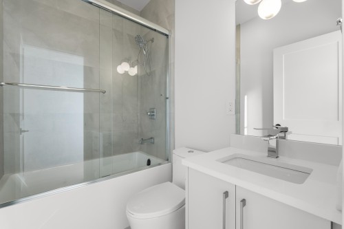 23709 40 Avenue, Langley, BC - Indoor Photo Showing Bathroom