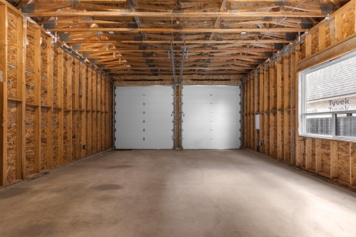 23709 40 Avenue, Langley, BC - Indoor Photo Showing Garage