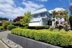 15627 Buena Vista Avenue  White Rock, BC V4B 1Z3