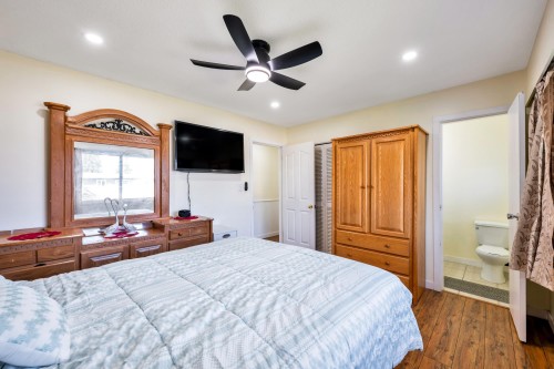 11789 85A Avenue, Delta, BC - Indoor Photo Showing Bedroom