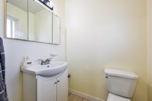 11789 85A Avenue, Delta, BC - Indoor Photo Showing Bathroom