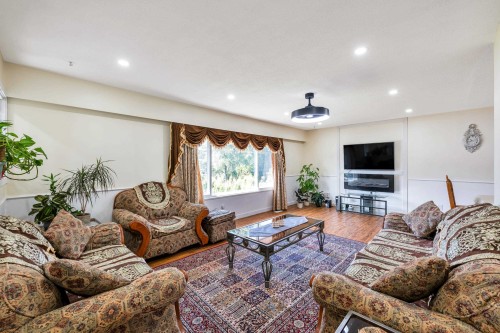 11789 85A Avenue, Delta, BC - Indoor Photo Showing Living Room