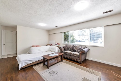 11789 85A Avenue, Delta, BC - Indoor Photo Showing Living Room