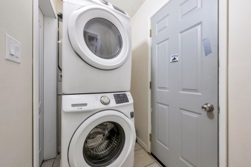 11789 85A Avenue, Delta, BC - Indoor Photo Showing Laundry Room