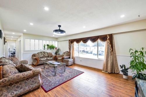 11789 85A Avenue, Delta, BC - Indoor Photo Showing Living Room