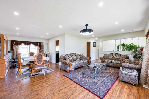 11789 85A Avenue, Delta, BC - Indoor Photo Showing Living Room