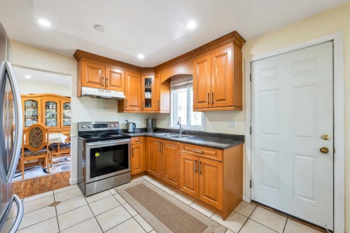 11789 85A Avenue, Delta, BC - Indoor Photo Showing Kitchen With Double Sink