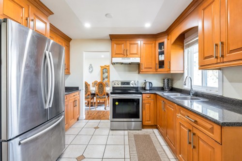 11789 85A Avenue, Delta, BC - Indoor Photo Showing Kitchen With Double Sink