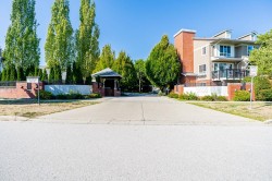 18-19505 68a Avenue Surrey, BC V4N 6K3