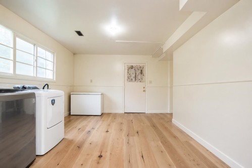 2995 268A Street, Langley, BC - Indoor Photo Showing Laundry Room