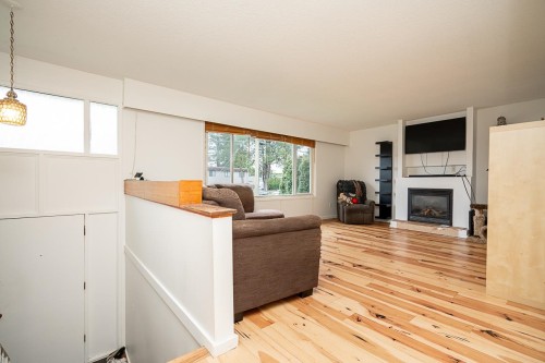 2995 268A Street, Langley, BC - Indoor Photo Showing Living Room With Fireplace