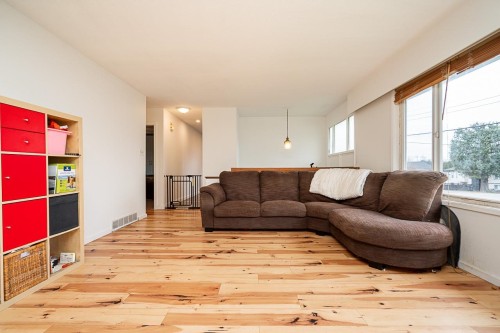 2995 268A Street, Langley, BC - Indoor Photo Showing Living Room