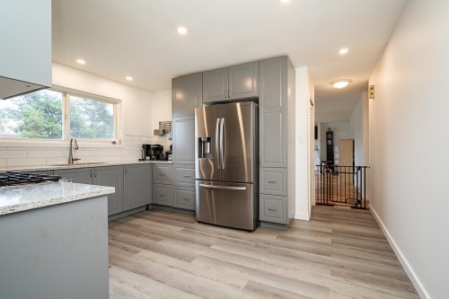 2995 268A Street, Langley, BC - Indoor Photo Showing Kitchen