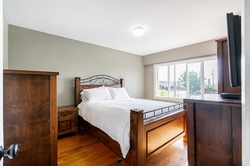 1033 Cypress Street, White Rock, BC - Indoor Photo Showing Bedroom