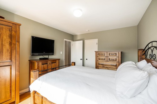 1033 Cypress Street, White Rock, BC - Indoor Photo Showing Bedroom