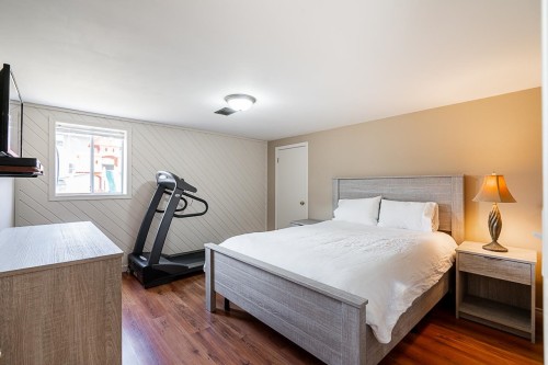 1033 Cypress Street, White Rock, BC - Indoor Photo Showing Bedroom