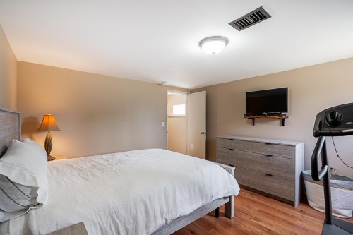 1033 Cypress Street, White Rock, BC - Indoor Photo Showing Bedroom