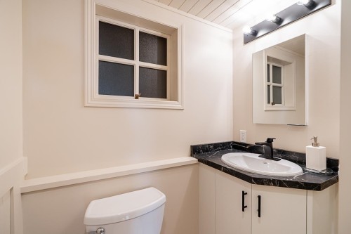1033 Cypress Street, White Rock, BC - Indoor Photo Showing Bathroom
