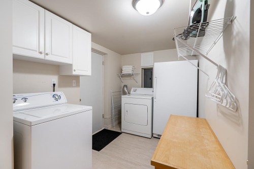 1033 Cypress Street, White Rock, BC - Indoor Photo Showing Laundry Room