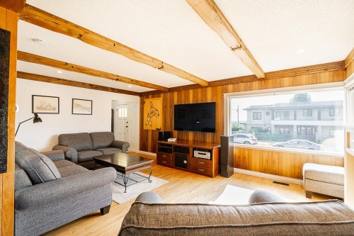 1033 Cypress Street, White Rock, BC - Indoor Photo Showing Living Room