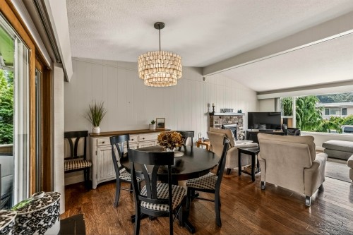 32137 Debreen Crescent, Abbotsford, BC - Indoor Photo Showing Dining Room