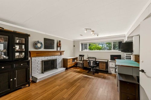 32137 Debreen Crescent, Abbotsford, BC - Indoor Photo Showing Other Room With Fireplace