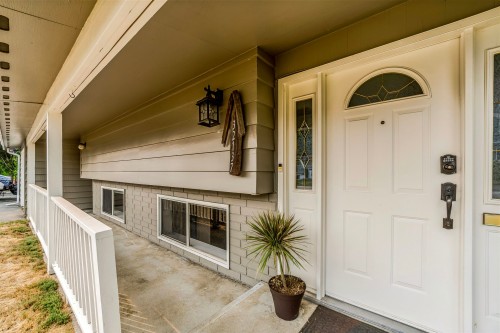 32137 Debreen Crescent, Abbotsford, BC - Outdoor With Exterior