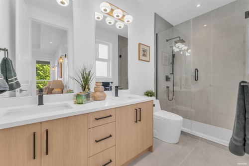8221 111B Street, Delta, BC - Indoor Photo Showing Bathroom