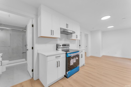 8221 111B Street, Delta, BC - Indoor Photo Showing Kitchen