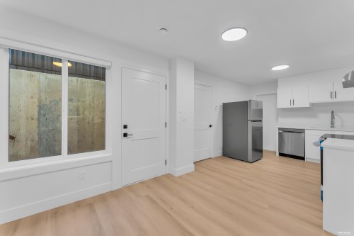 8221 111B Street, Delta, BC - Indoor Photo Showing Kitchen