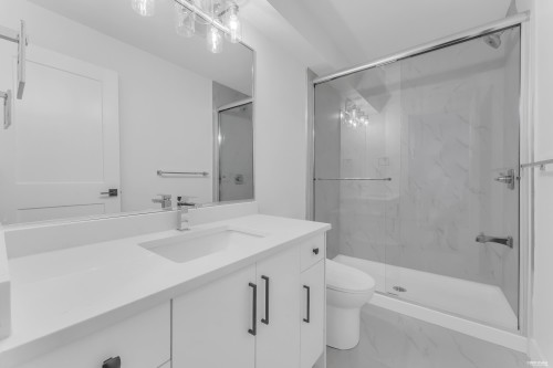 8221 111B Street, Delta, BC - Indoor Photo Showing Bathroom