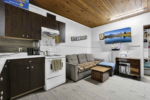 7059 Barkley Place, Delta, BC - Indoor Photo Showing Kitchen