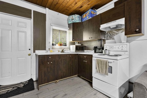 7059 Barkley Place, Delta, BC - Indoor Photo Showing Kitchen